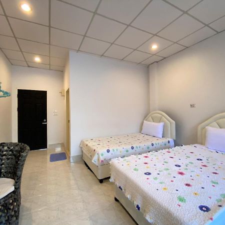 Som Guesthouse Patong Extérieur photo