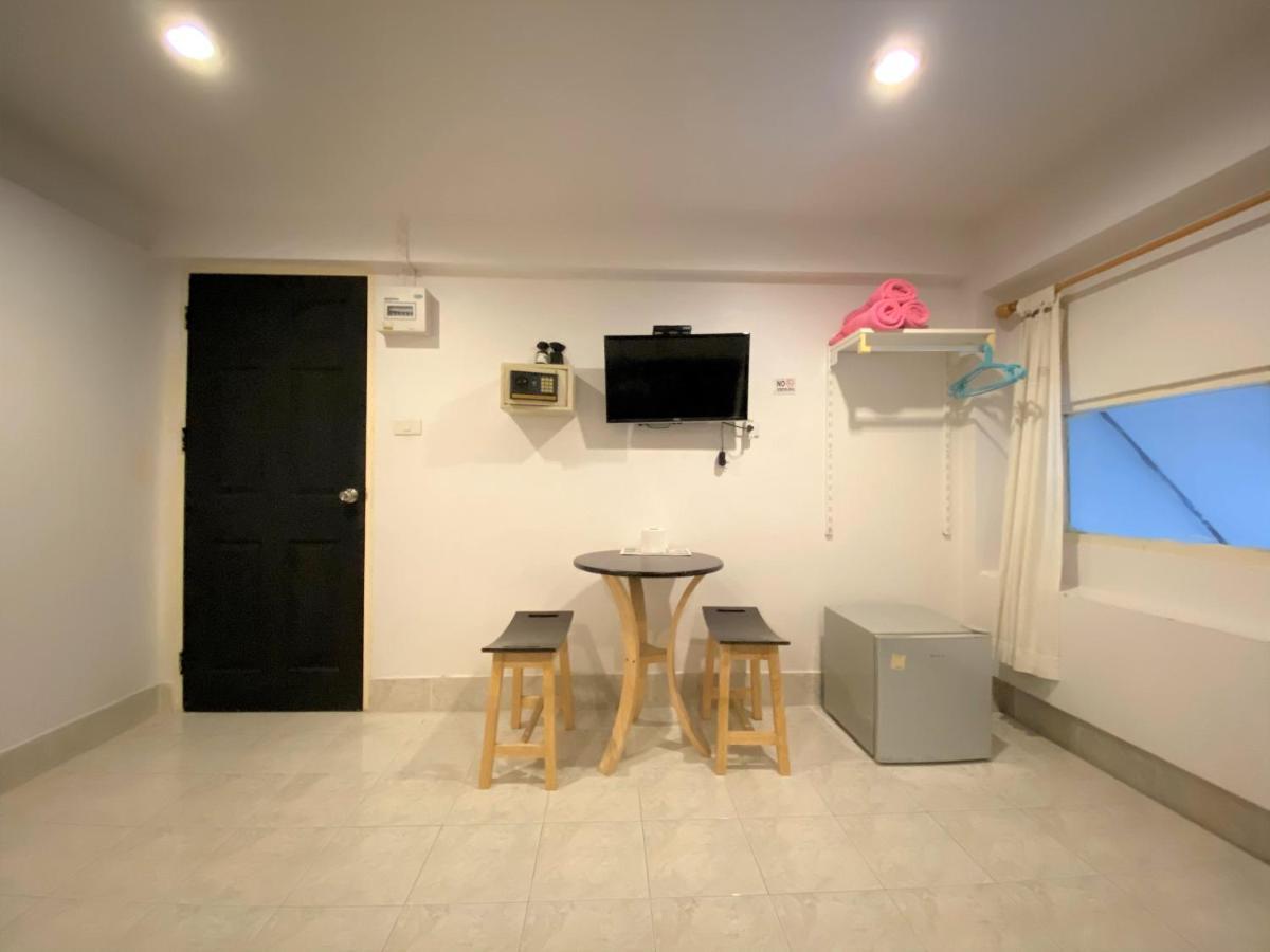 Som Guesthouse Patong Extérieur photo